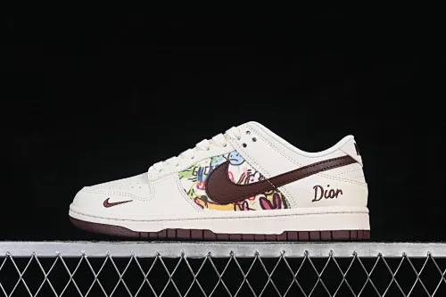 All categories Nk SB Dunk Series Nk SB Dunk Low High-end customized low-top sneakers Nike SB Dunk Low Dior co-branded graffiti rice wine red hook High-end customized low-top casual sneakers QW5836-033